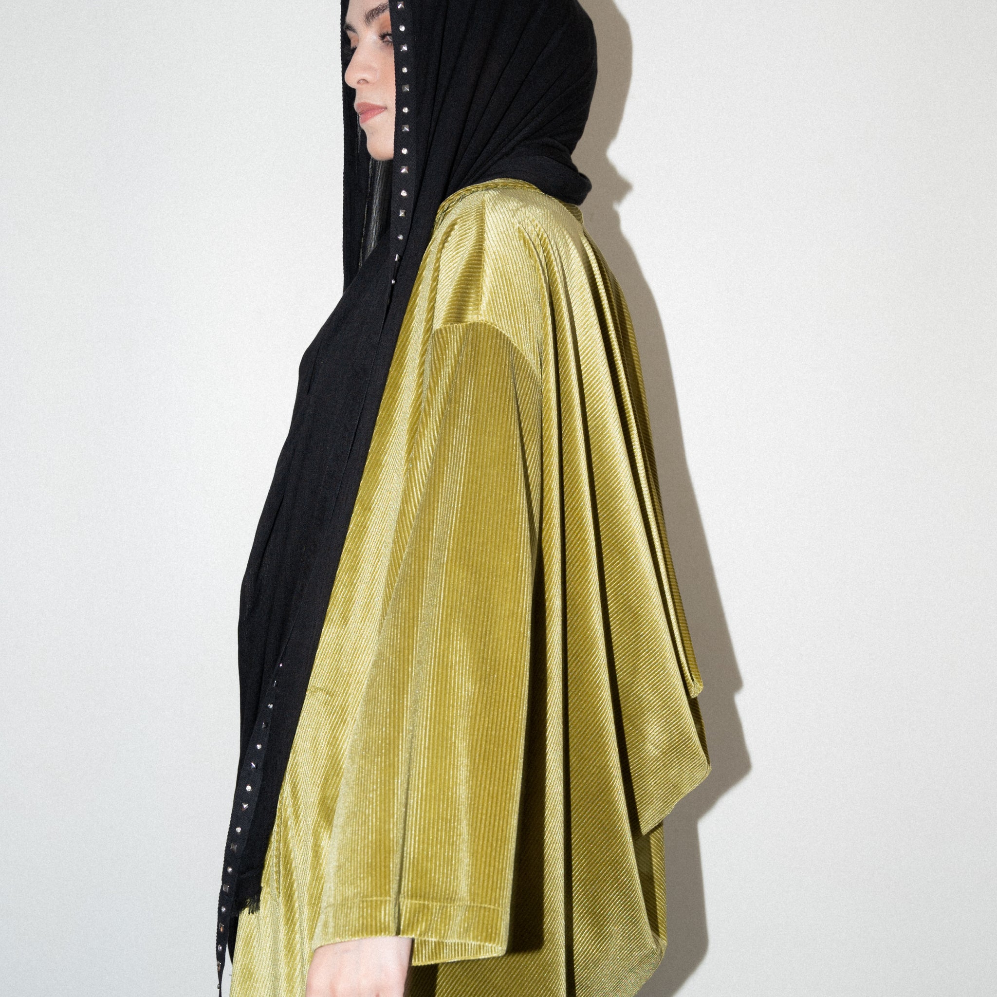 Balustrades velvet kimono with silver pin - Mustard